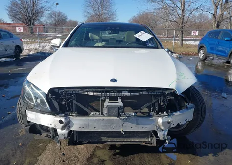 2019 Mercedes-Benz E 300 4Matic из США, поврежденный, VIN WDDZF4KB5KA521634